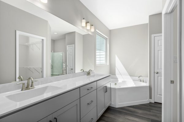 Waverly Primary Ensuite - 1.5 Story House Plans in MO